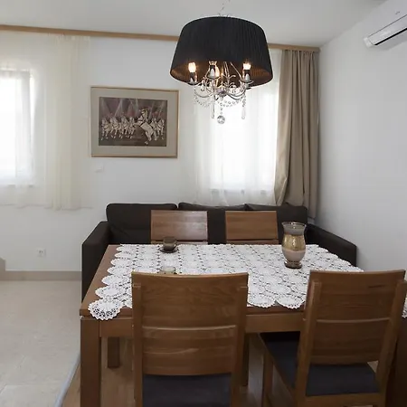 Spartium Apartment Podstrana